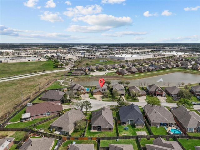 205 Bailey Brook Lane, Dickinson, TX 77573