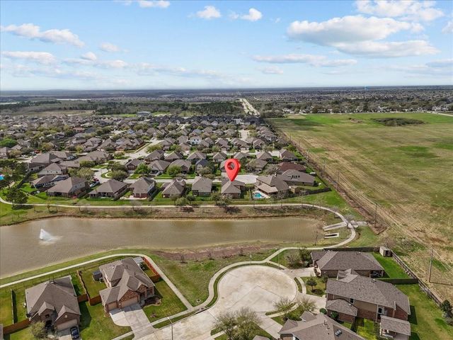 205 Bailey Brook Lane, Dickinson, TX 77573