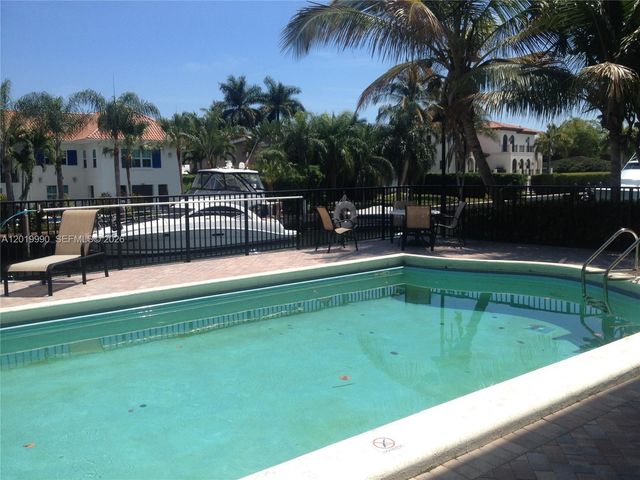 6855 Edgewater Dr 3DN, Coral Gables, FL 33133