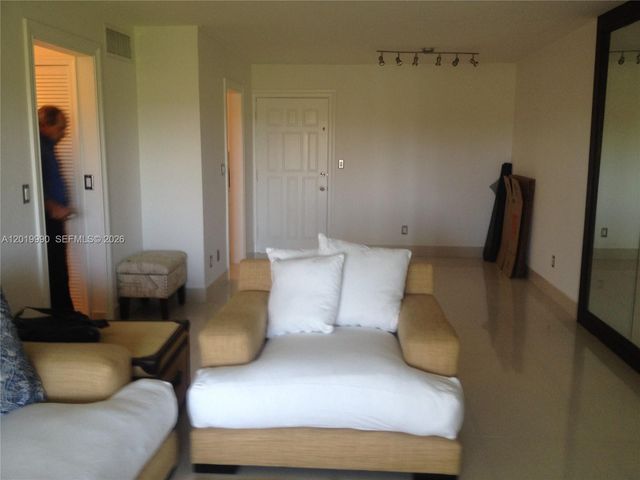 6855 Edgewater Dr 3DN, Coral Gables, FL 33133
