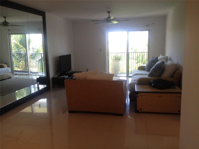 6855 Edgewater Dr 3DN, Coral Gables, FL 33133