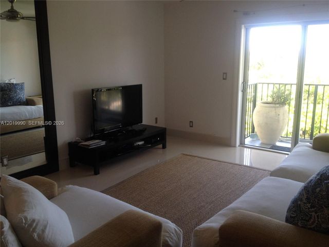 6855 Edgewater Dr 3DN, Coral Gables, FL 33133
