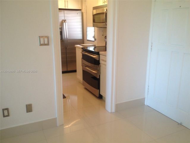 6855 Edgewater Dr 3DN, Coral Gables, FL 33133