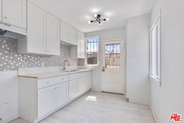 4074 Leimert Boulevard, Los Angeles, CA 90008