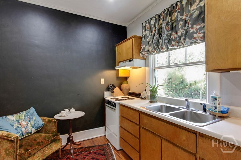 Image 12 of property listing at 1612 Skidaway Road, Savannah, GA 31404