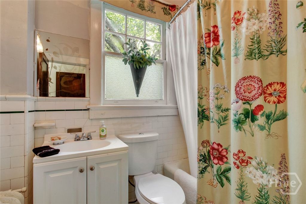 Image 20 of property listing at 1612 Skidaway Road, Savannah, GA 31404