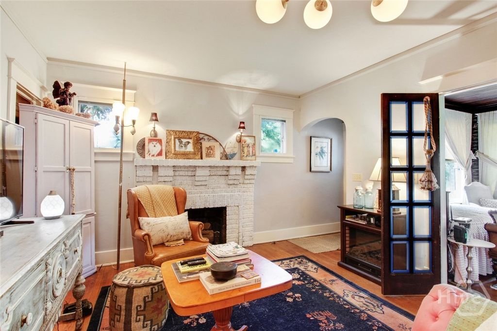 Image 4 of property listing at 1612 Skidaway Road, Savannah, GA 31404