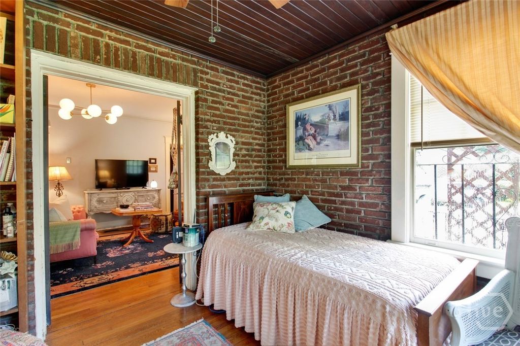 Image 8 of property listing at 1612 Skidaway Road, Savannah, GA 31404
