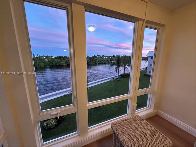 7 Colonial Club Dr 302, Boynton Beach, FL 33435