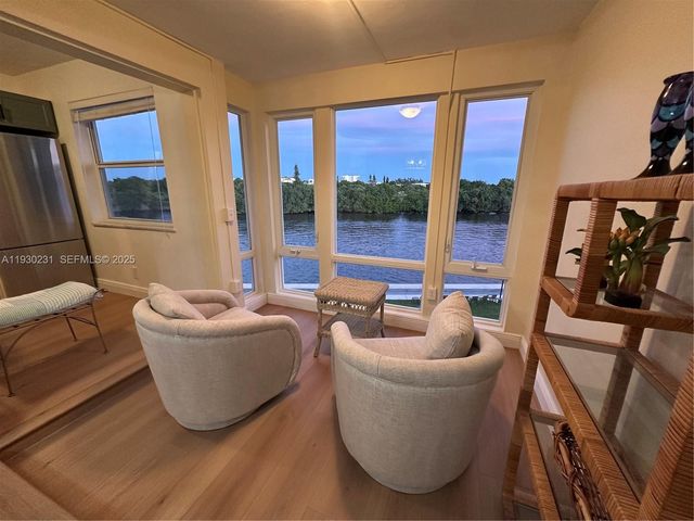 7 Colonial Club Dr 302, Boynton Beach, FL 33435