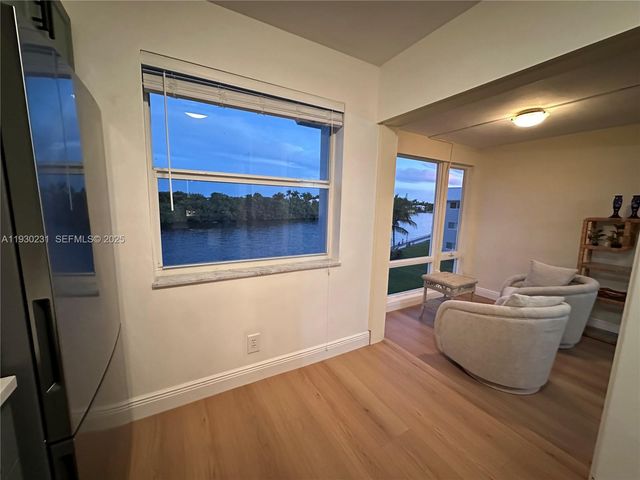 7 Colonial Club Dr 302, Boynton Beach, FL 33435