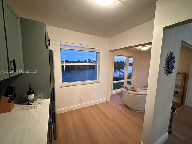7 Colonial Club Dr 302, Boynton Beach, FL 33435