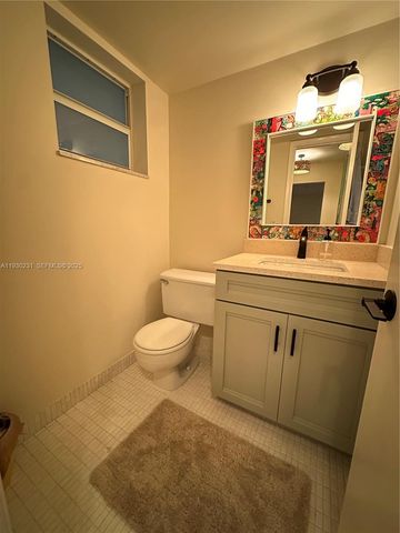 7 Colonial Club Dr 302, Boynton Beach, FL 33435