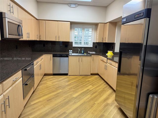 7 Colonial Club Dr 302, Boynton Beach, FL 33435