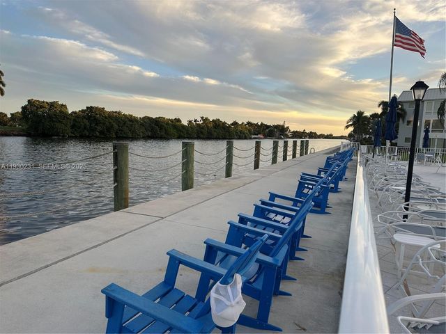 7 Colonial Club Dr 302, Boynton Beach, FL 33435