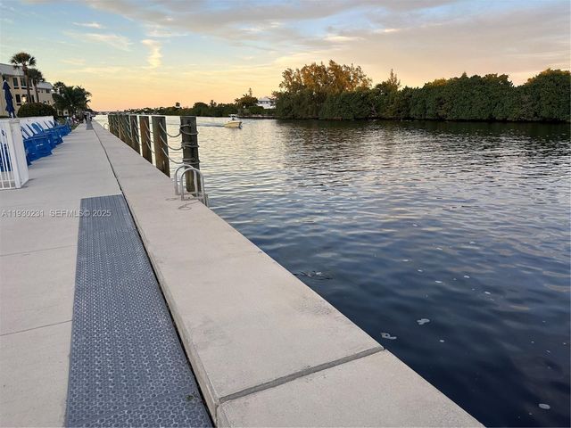 7 Colonial Club Dr 302, Boynton Beach, FL 33435