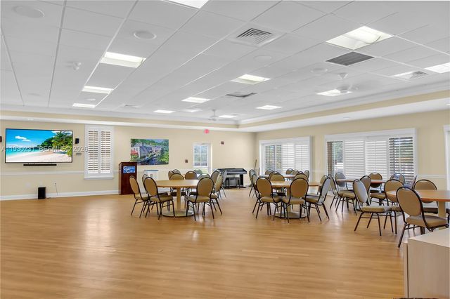 7 Colonial Club Drive 302, Boynton Beach, FL 33435