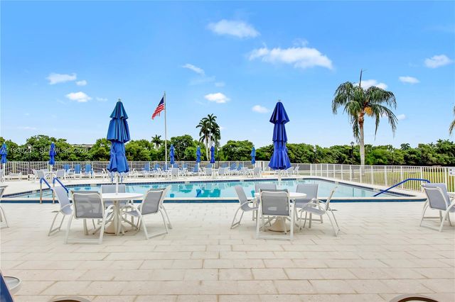 7 Colonial Club Drive 302, Boynton Beach, FL 33435