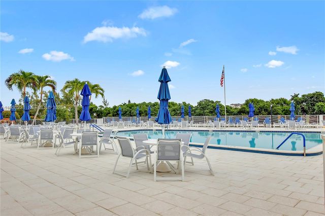 7 Colonial Club Drive 302, Boynton Beach, FL 33435