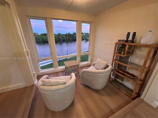 7 Colonial Club Dr 302, Boynton Beach, FL 33435