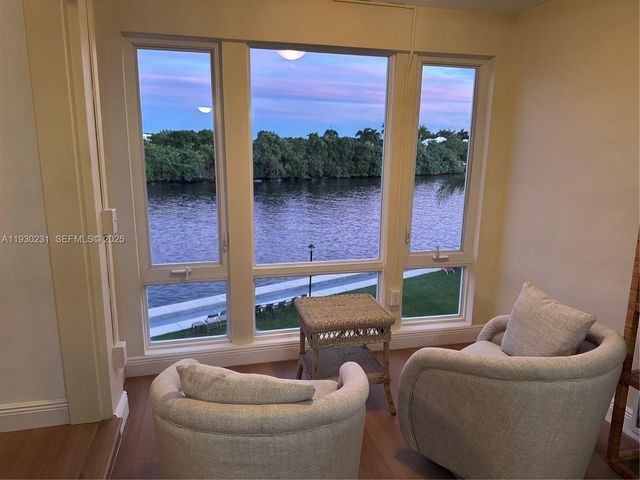 7 Colonial Club Dr 302, Boynton Beach, FL 33435