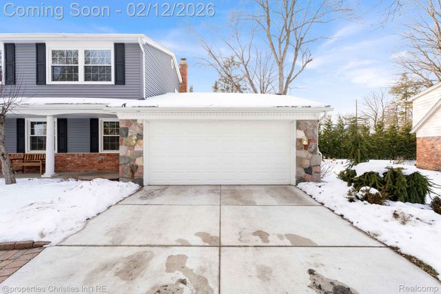 5772 Kingsmill Drive, Bloomfield Hills, MI 48301