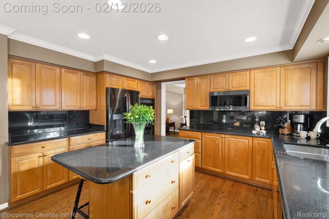 5772 Kingsmill Drive, Bloomfield Hills, MI 48301