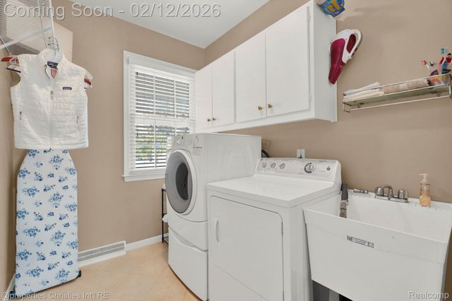 5772 Kingsmill Drive, Bloomfield Hills, MI 48301