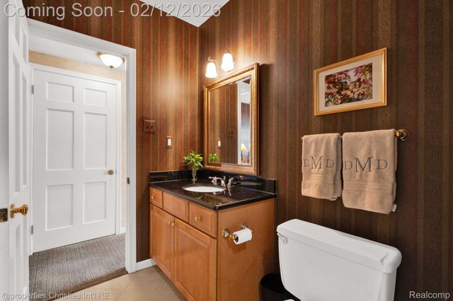 5772 Kingsmill Drive, Bloomfield Hills, MI 48301