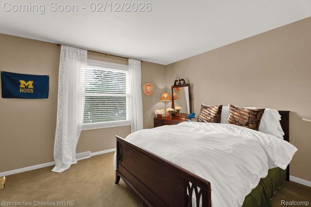 5772 Kingsmill Drive, Bloomfield Hills, MI 48301