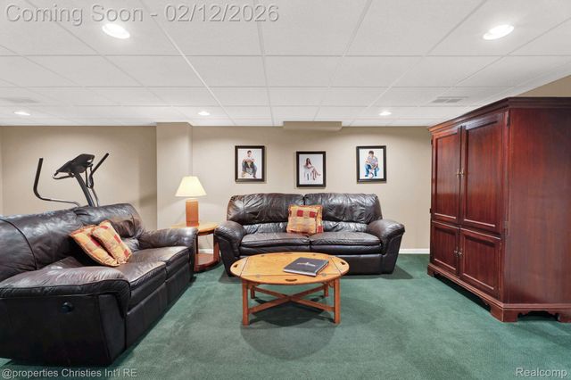 5772 Kingsmill Drive, Bloomfield Hills, MI 48301