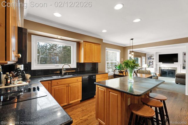 5772 Kingsmill Drive, Bloomfield Hills, MI 48301