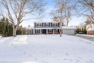 5772 Kingsmill Drive, Bloomfield Hills, MI 48301