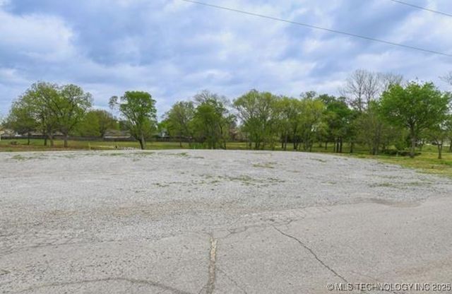 S Memorial Drive, Tulsa, OK 74133