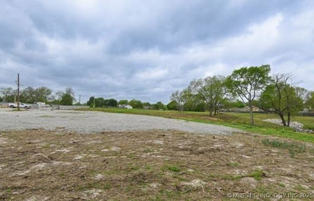 S Memorial Drive, Tulsa, OK 74133