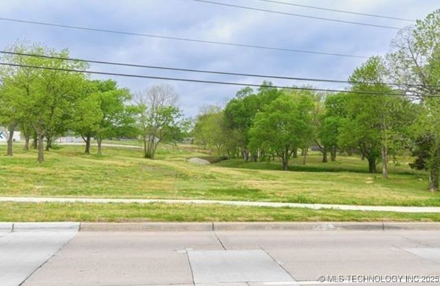 S Memorial Drive, Tulsa, OK 74133