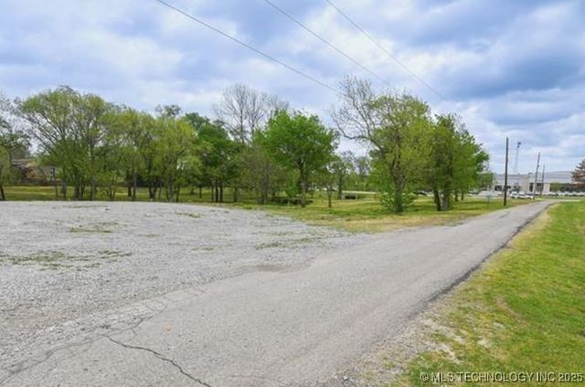 S Memorial Drive, Tulsa, OK 74133