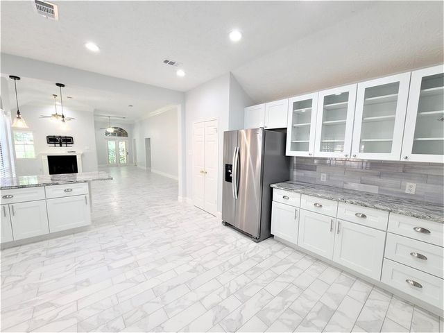 3051 Creek Manor Drive, Houston, TX 77339