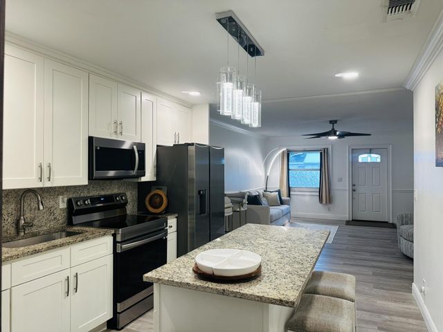 1657 MAGNOLIA Lane, West Palm Beach, FL 33417