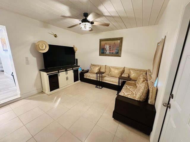 1657 MAGNOLIA Lane, West Palm Beach, FL 33417