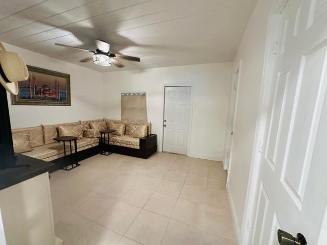 1657 MAGNOLIA Lane, West Palm Beach, FL 33417