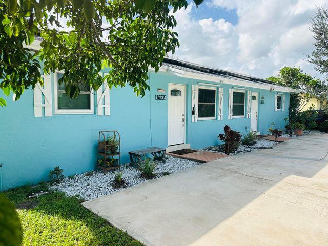 1657 MAGNOLIA Lane, West Palm Beach, FL 33417
