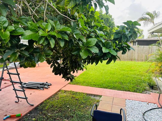 1657 MAGNOLIA Lane, West Palm Beach, FL 33417