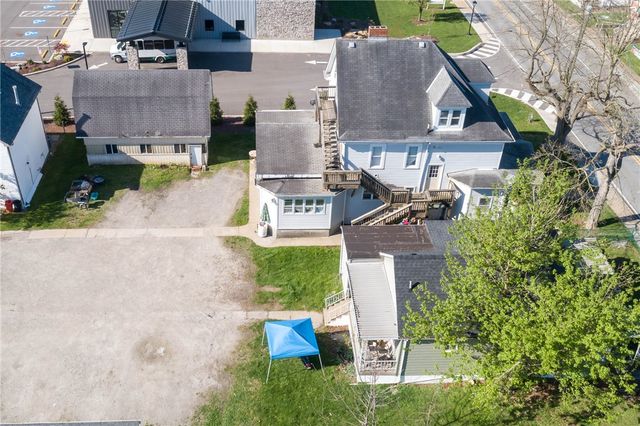 524 W Pike St, Meadowlands, PA 15347