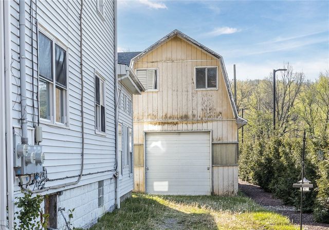 524 W Pike St, Meadowlands, PA 15347
