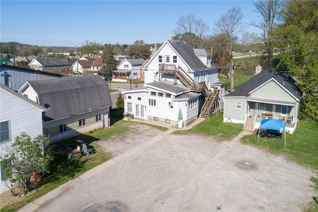 524 W Pike St, Meadowlands, PA 15347