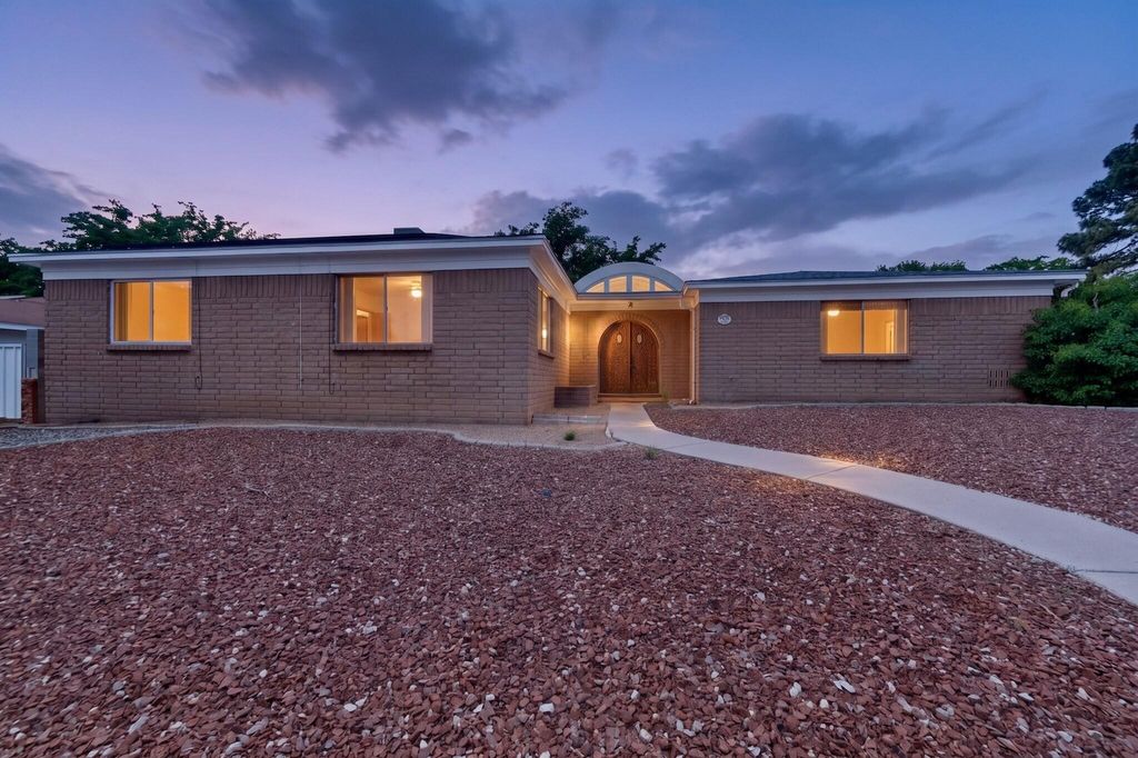 9817 Pitt Place NE, Albuquerque, NM 87111