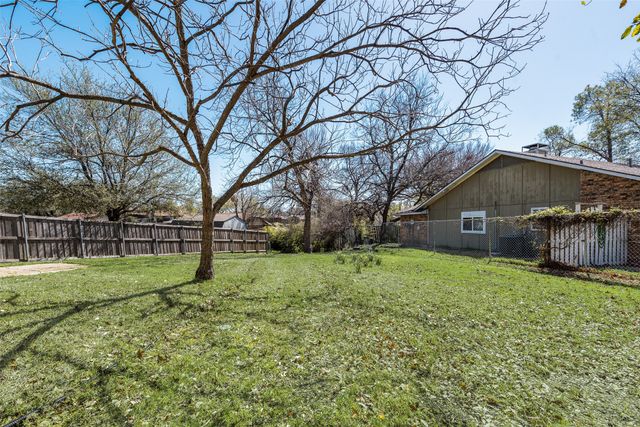 702 Middle Glen Drive, Garland, TX 75043