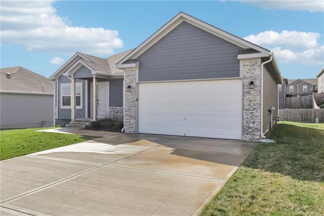 1207 NW Hilltop Lane, Grain Valley, MO 64029