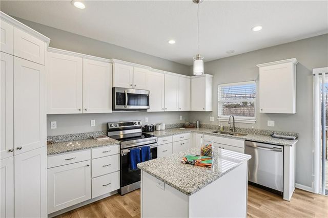 1207 NW Hilltop Lane, Grain Valley, MO 64029